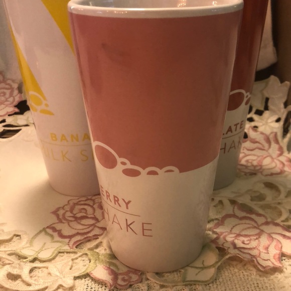 DONATED Three vintage ceramic milk shake glasses 5.5”x3.25” - Picture 3 of 13